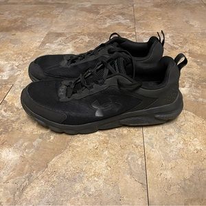 Under Armour Charged Assert 9 running shoes size 11